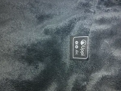 Chaqueta impermeable gris con capucha Upp - miniatura 2