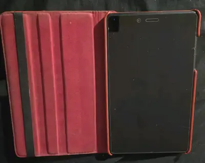 Tablet Samsung Galaxy Tab A con funda roja - miniatura 1