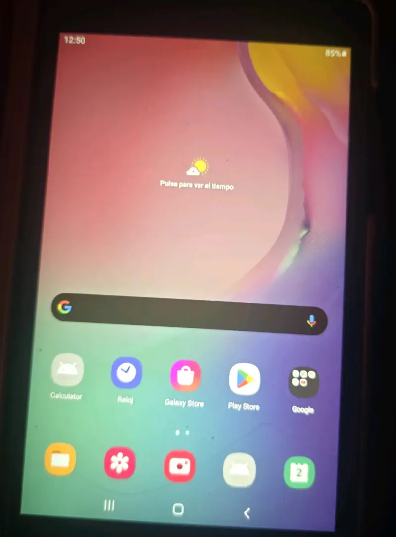 Tablet Samsung Galaxy Tab A con funda roja - 3