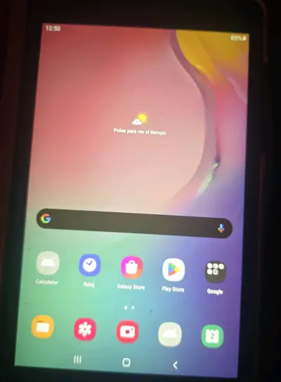 Tablet Samsung Galaxy Tab A con funda roja - miniatura 3