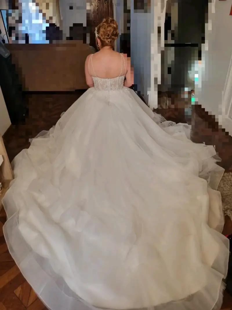 Vestido de novia blanco con cola larga - 1