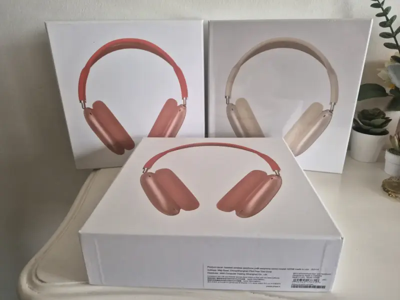 Auriculares Inalámbricos AirPods Max rojo y beige - 1