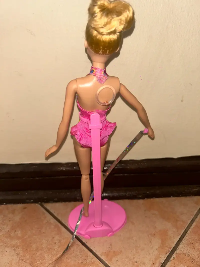 Muñeca Barbie gimnasta con cinta 2016 - 2