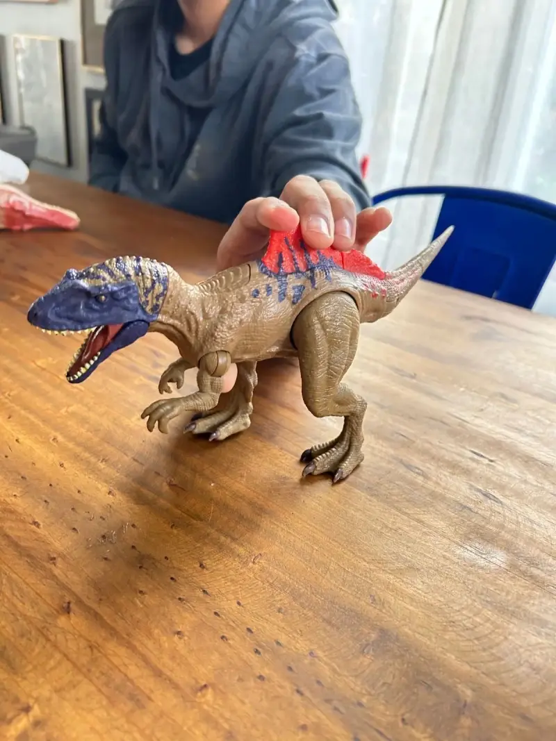 Figura de dinosaurio concavenator jurassic world - 3