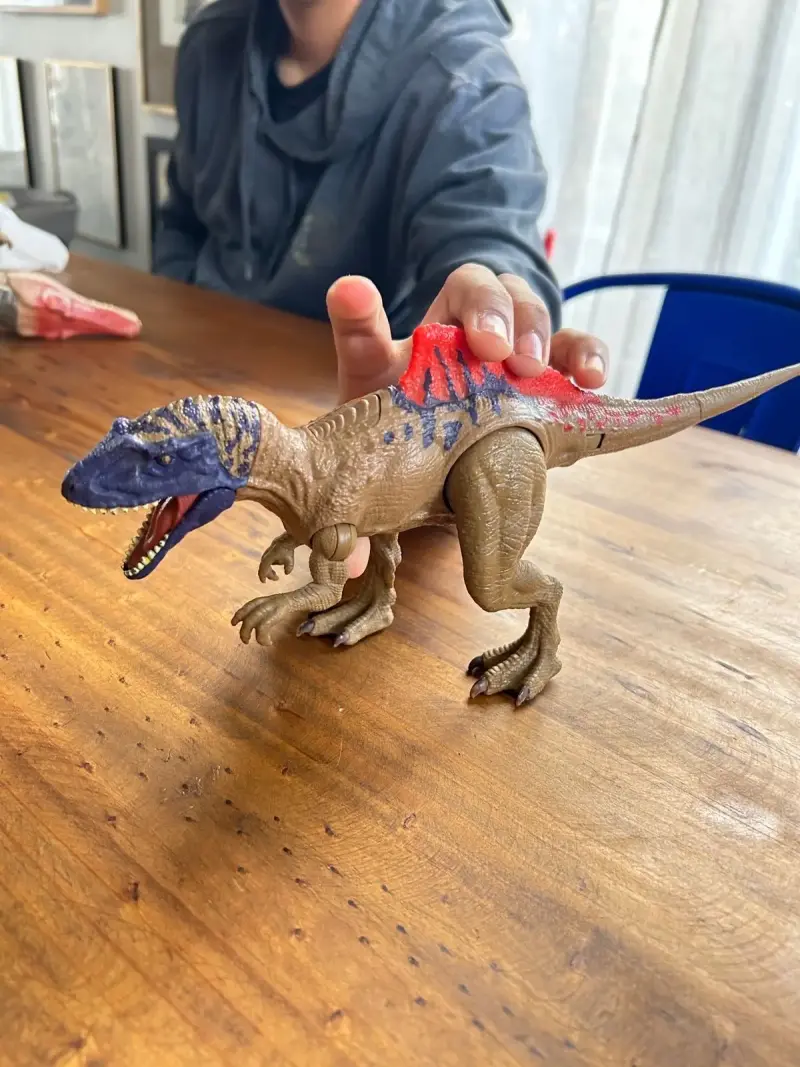 Figura de dinosaurio concavenator jurassic world - 4