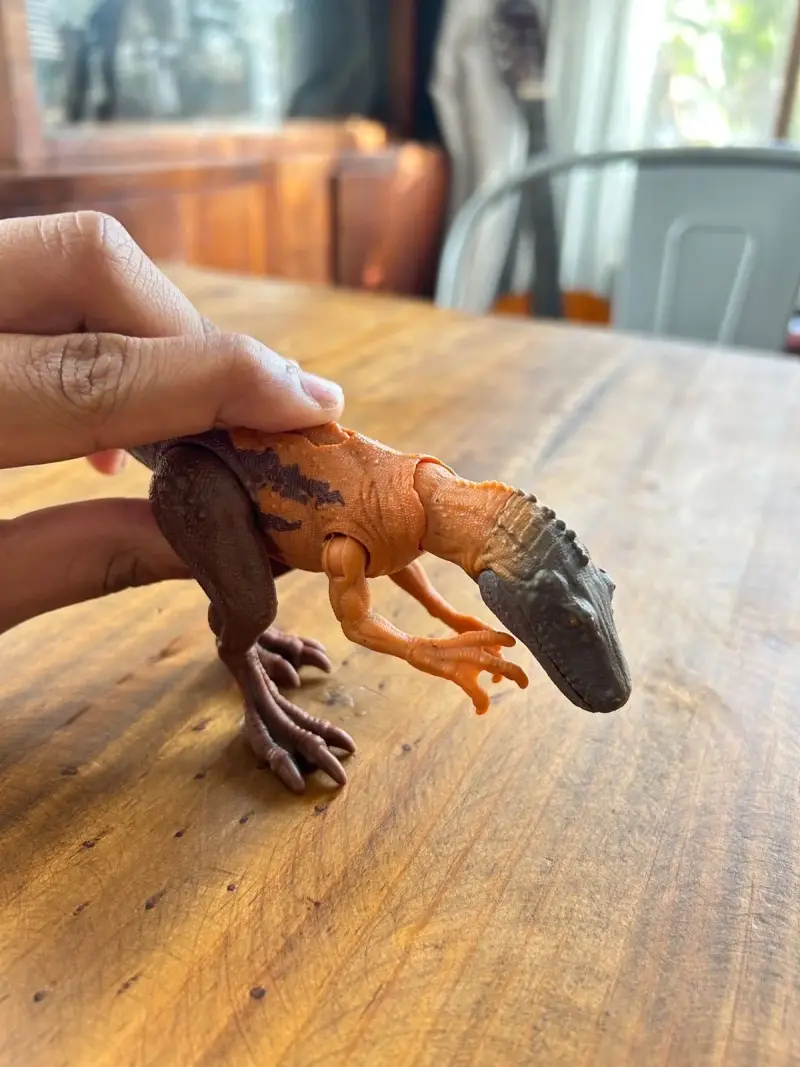 Figura de dinosaurio herrerasaurus jurassic world - 2