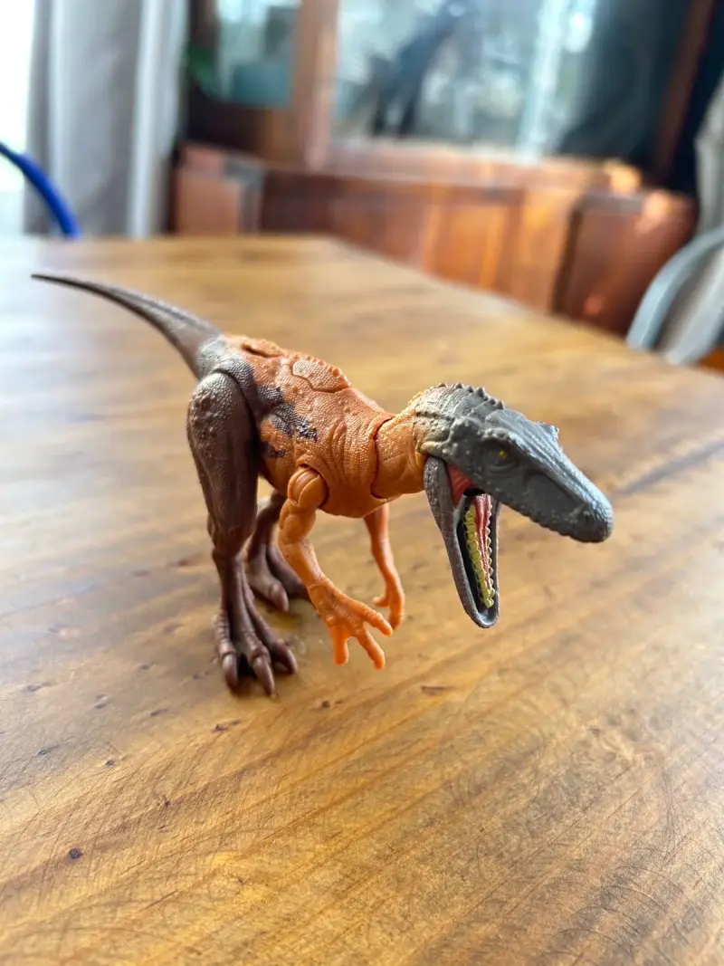 Figura de dinosaurio herrerasaurus jurassic world - 3