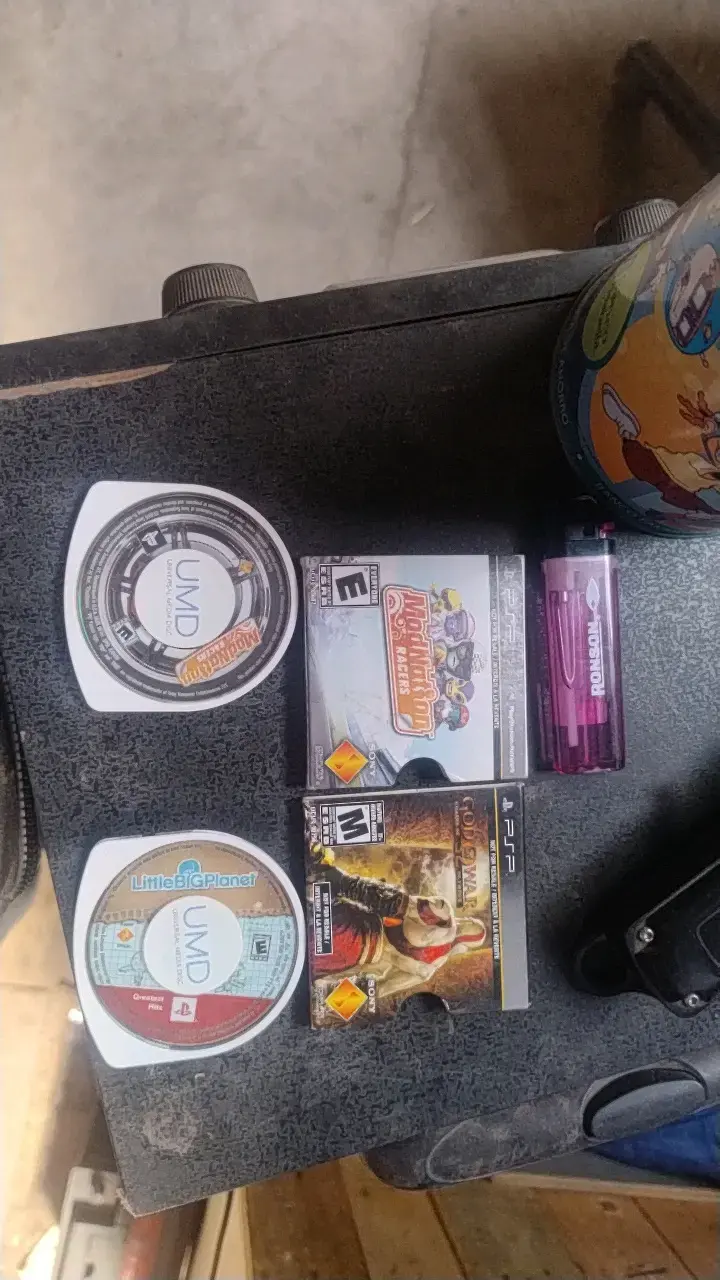 Juegos PSP ModNation Racers y God of War - 3