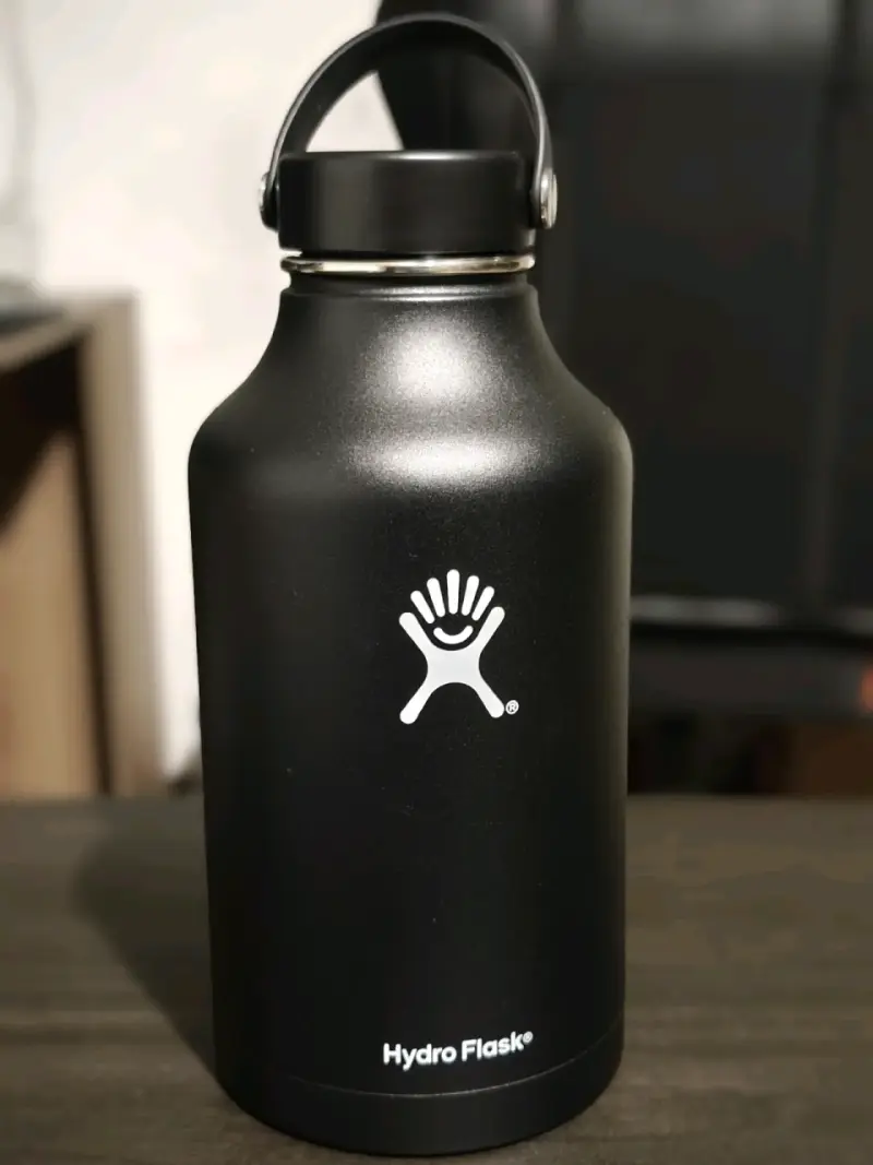 Botella térmica negra Hydro Flask 1.9L