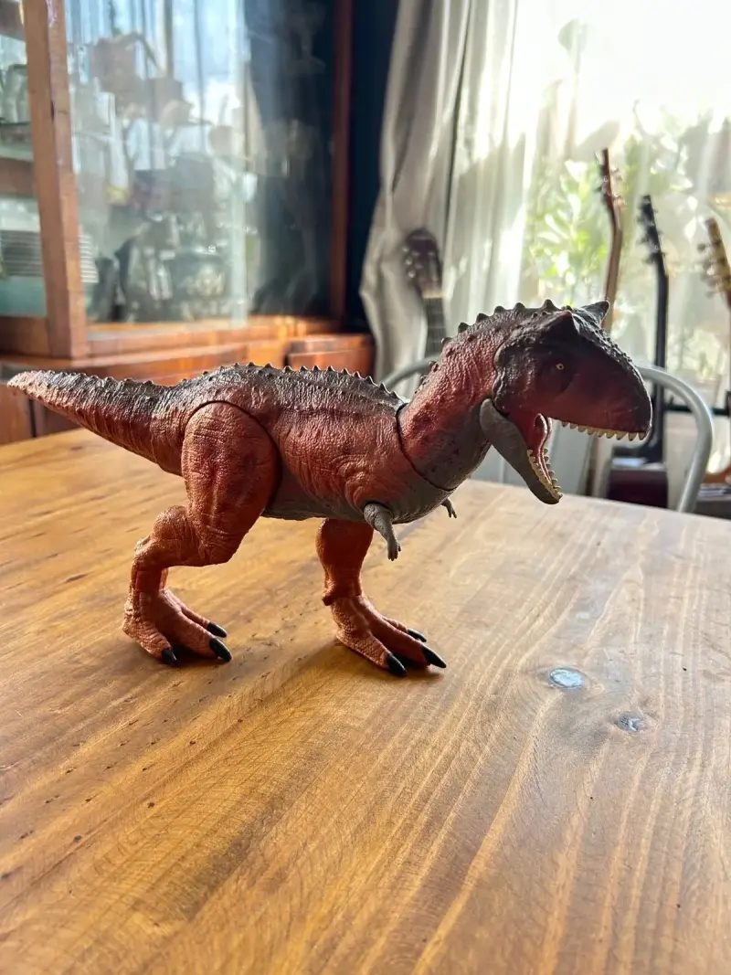 Figura de dinosaurio carnotaurus jurassic world - 2