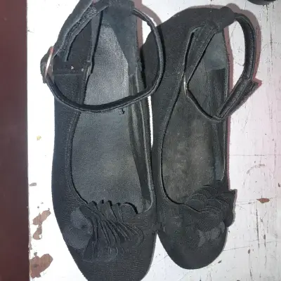 Zapatos planos negros con correa para mujer - miniatura 1