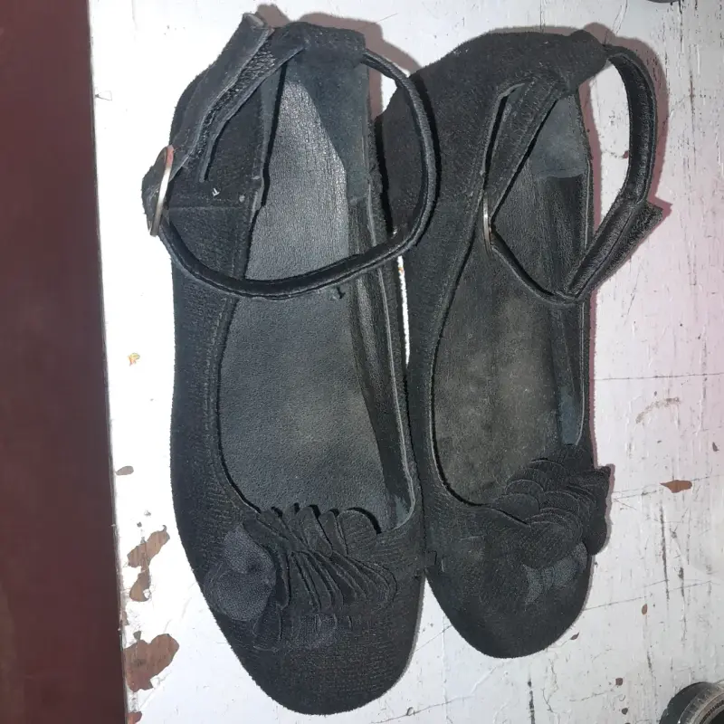 Zapatos planos negros con correa para mujer - 2
