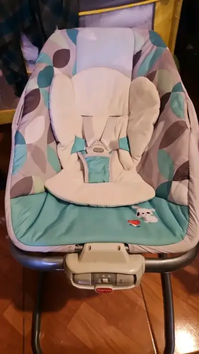 Silla mecedora para bebé Tiny Love - miniatura 2