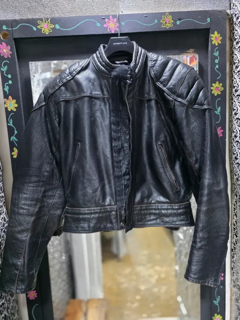 Chaqueta de cuero negra estilo motociclista - 2