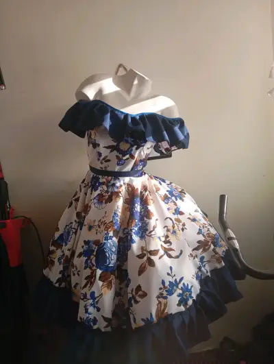 Vestido floral con volantes azul y blanco - miniatura 1