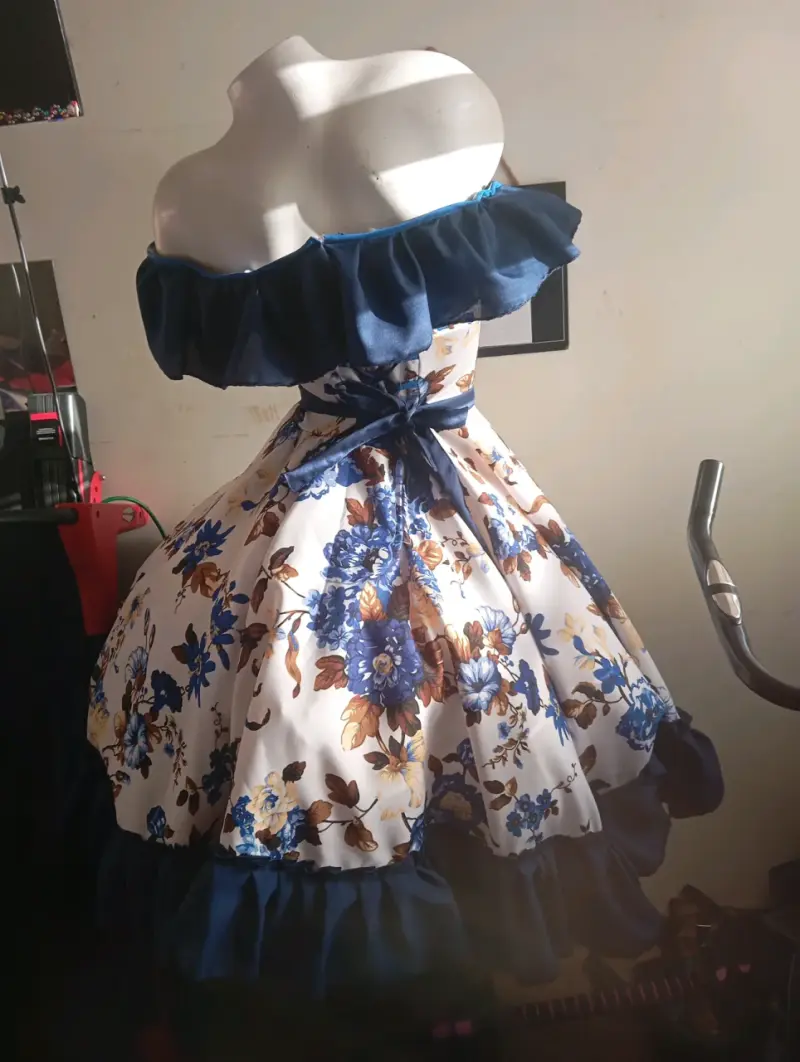 Vestido floral con volantes azul y blanco - 3