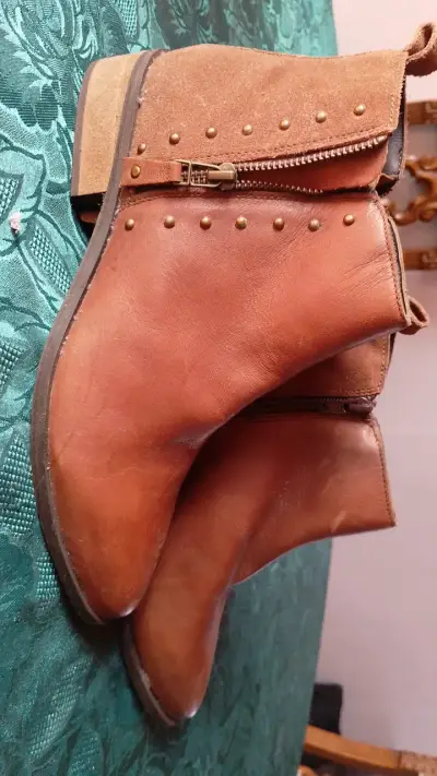 Botines de cuero marrón con tachas - miniatura 1