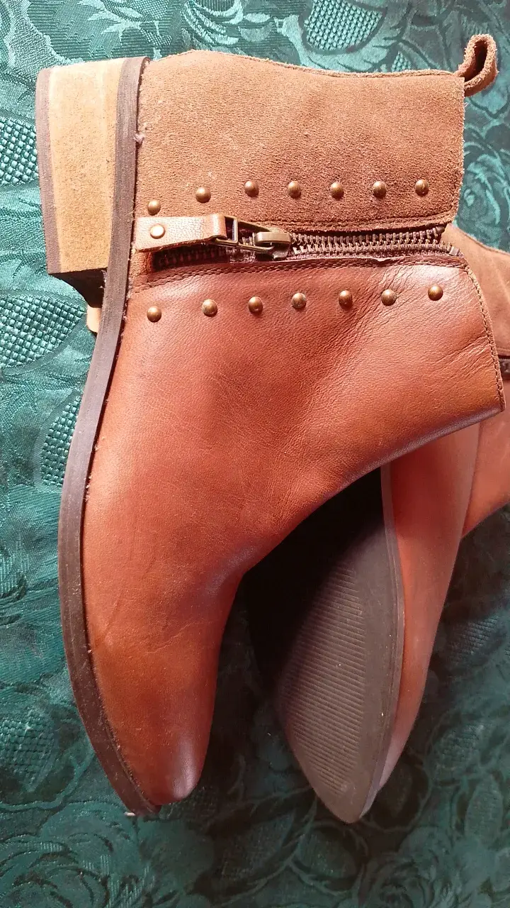 Botines de cuero marrón con tachas - 2