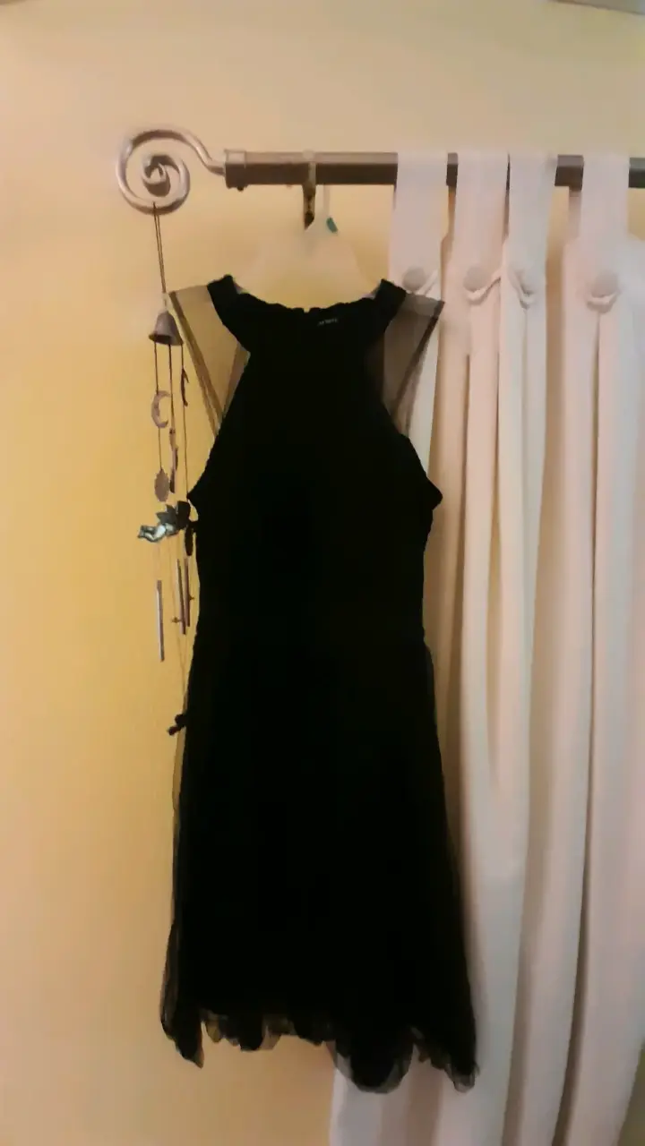 Vestido negro elegante con encaje y malla - 1