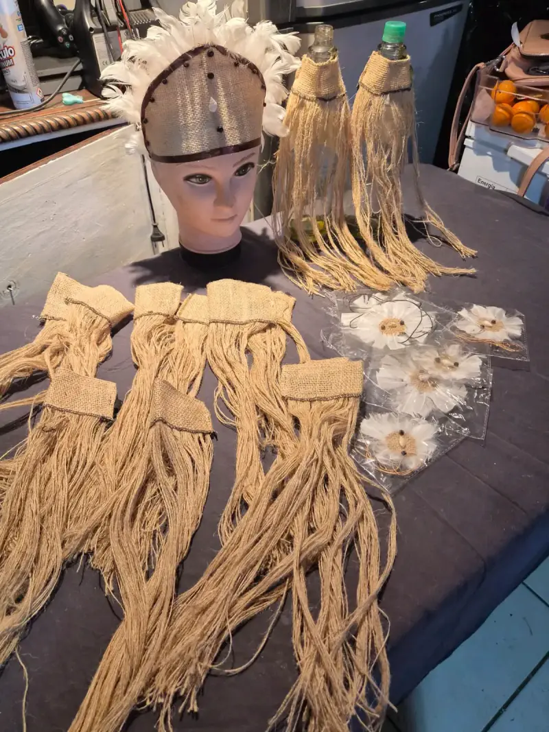 Pascuense traje tradicional con accesori - 3