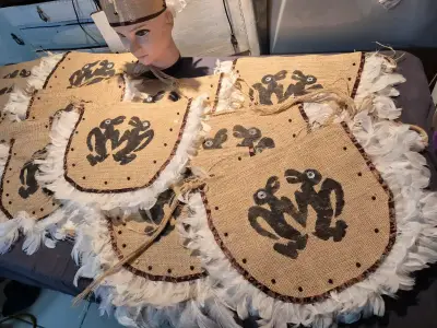 Pascuense  traje tradicional con accesori - miniatura 4