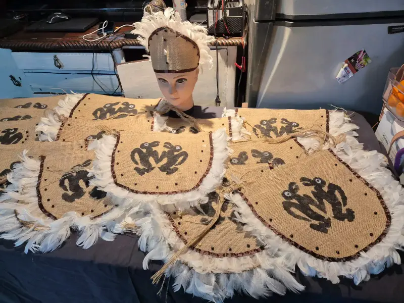 Pascuense traje tradicional con accesori - 5