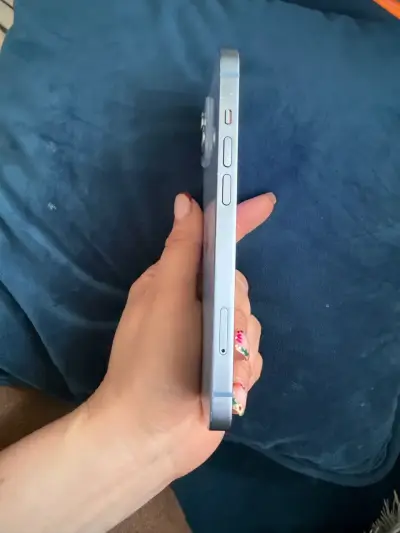 iPhone 14 azul en buen estado 128 gb - miniatura 6