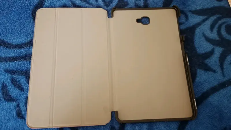 Funda roja para tablet con soporte - 2