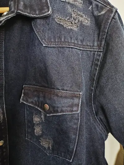 Camisa de mezclilla desgastada Zara para hombre - miniatura 2