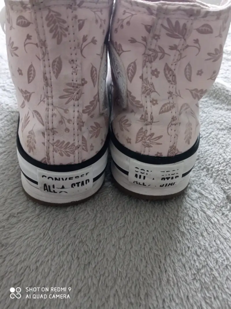 Zapatillas Converse All Star rosadas con diseño floral - 4