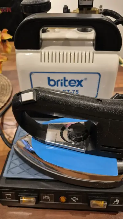 Plancha de vapor Britex BR-ST-75 con base - miniatura 1
