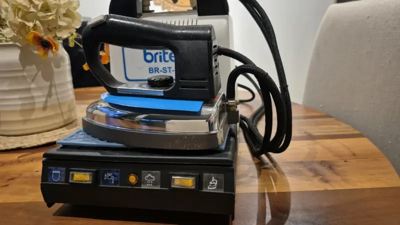 Plancha de vapor Britex BR-ST-75 con base - 3