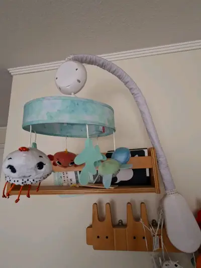 Móvil musical para cuna con juguetes colgantes - miniatura 1