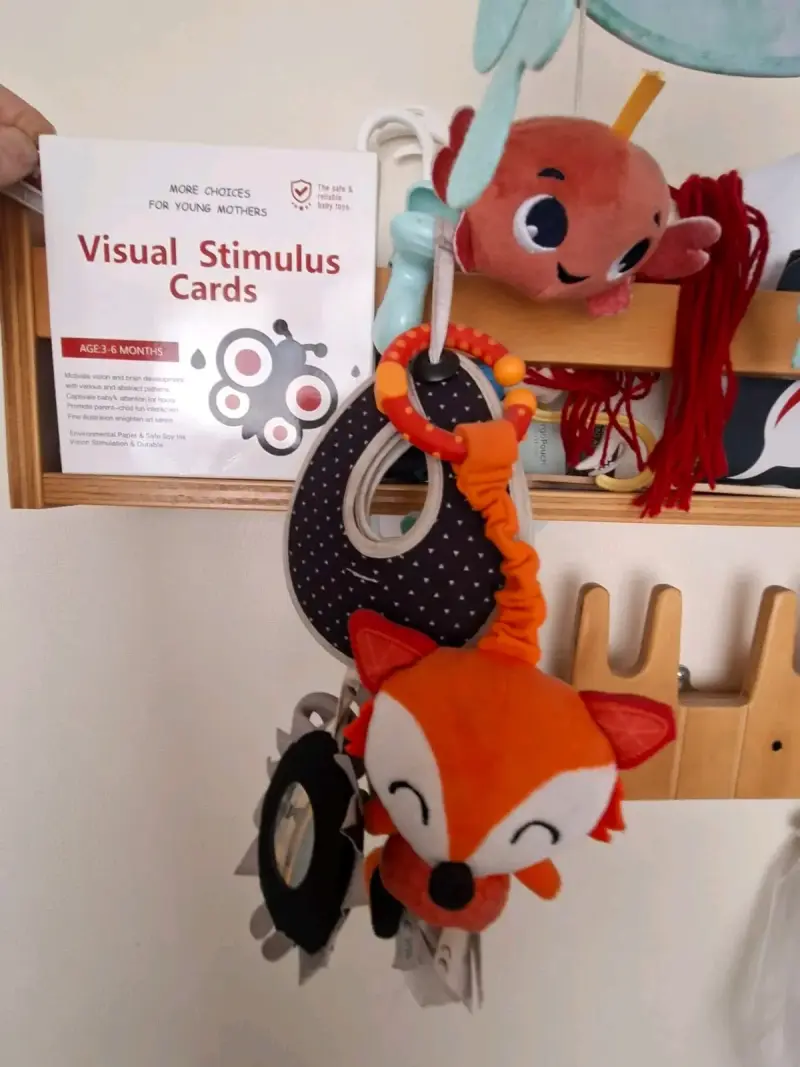 Móvil musical para cuna con juguetes colgantes - 2