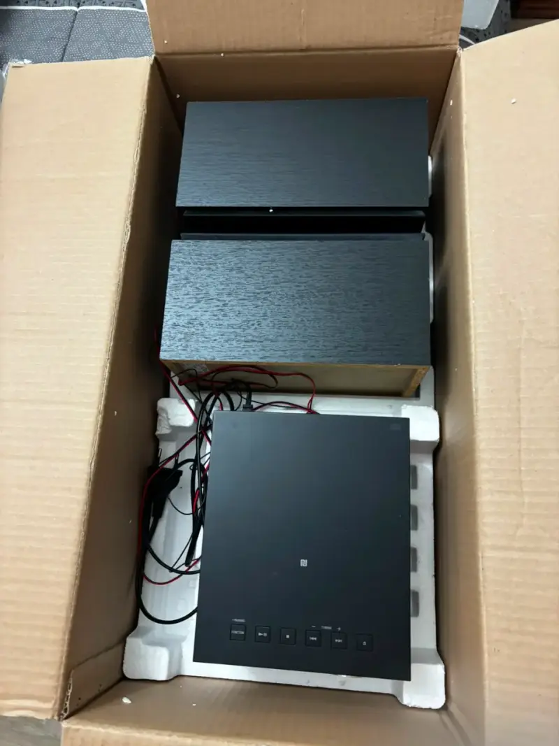 Sistema de sonido Sony con altavoces