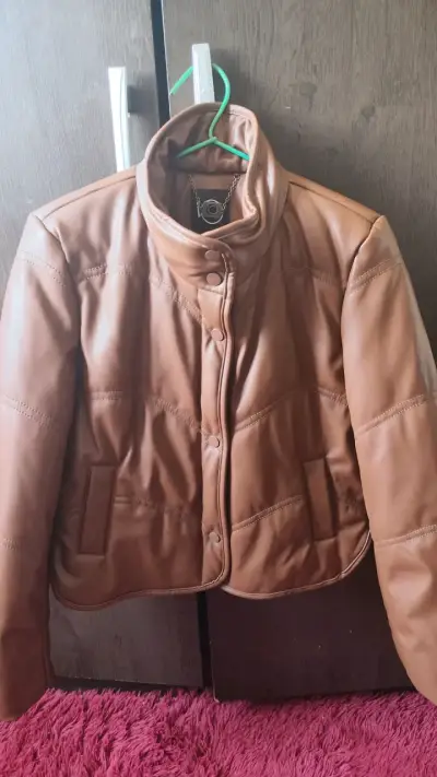 Chaqueta de cuero sintético marrón para mujer - miniatura 1