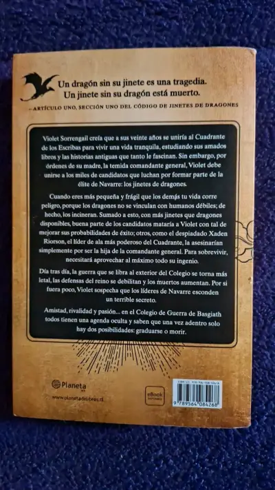 Libro 'Alas de Sangre' de Rebecca Yarros - miniatura 2