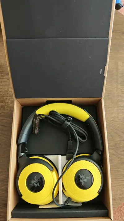 Audífonos Gamer Razer Kraken V4 X Pokémon Edición - miniatura 3