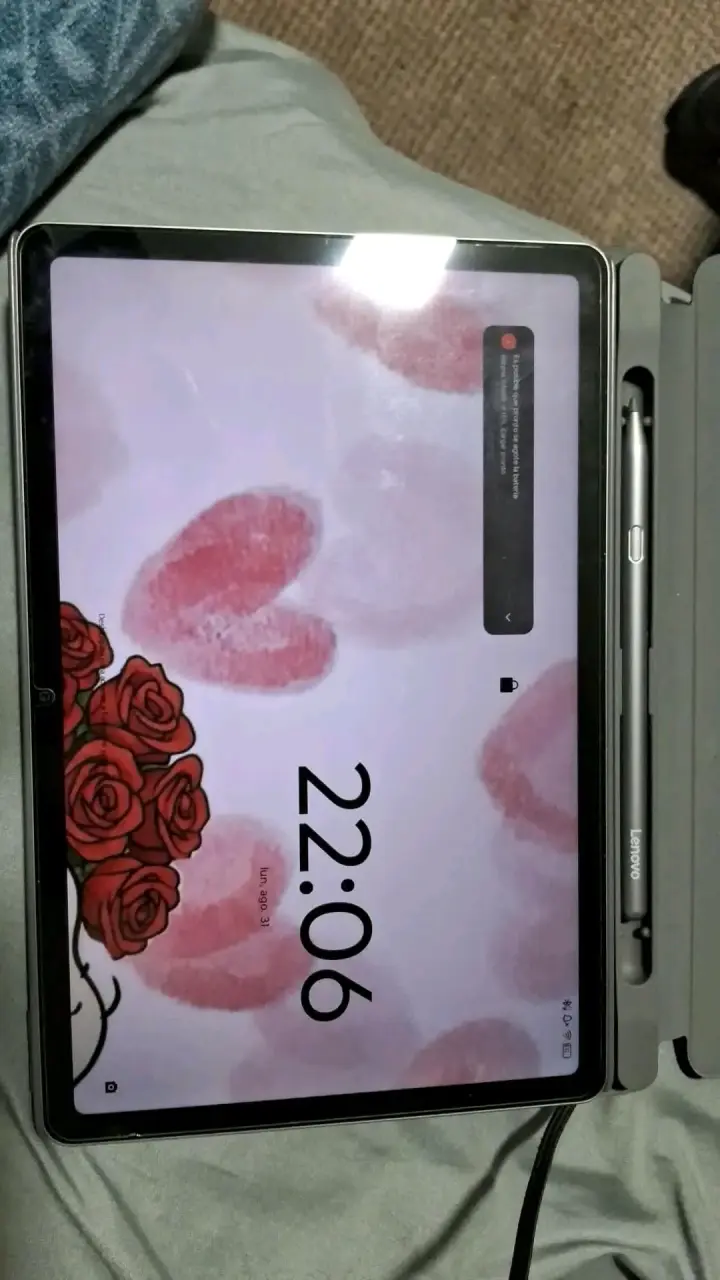 Tablet Lenovo con lápiz táctil y funda - 2