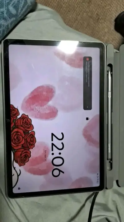 Tablet Lenovo con lápiz táctil y funda - miniatura 2