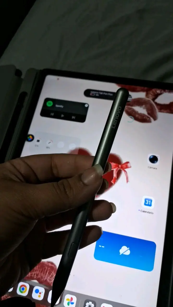 Tablet Lenovo con lápiz táctil y funda - 3