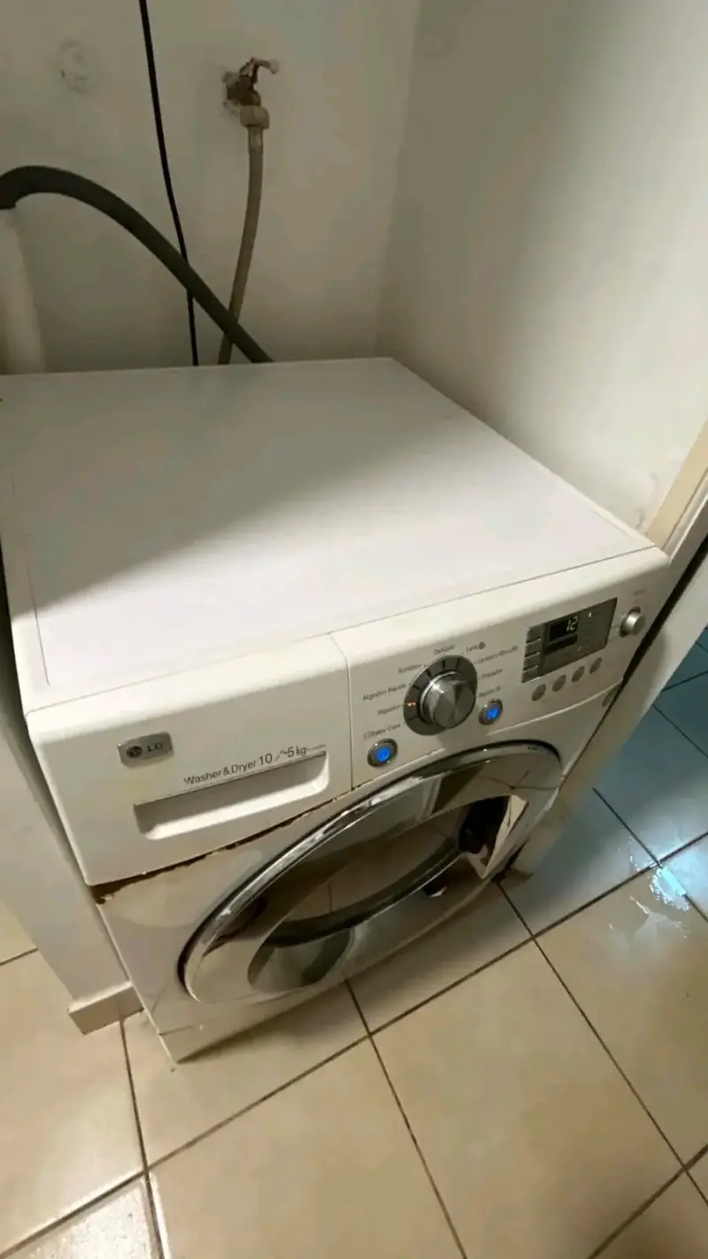 Lavadora secadora LG 10/5 kg en buen estado - 1