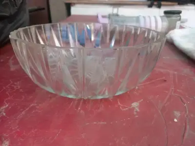 Fuente de vidrio tallado transparente - miniatura 4