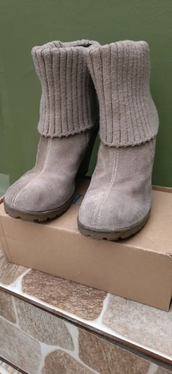 Botines de cuña gris con puño tejido - 3