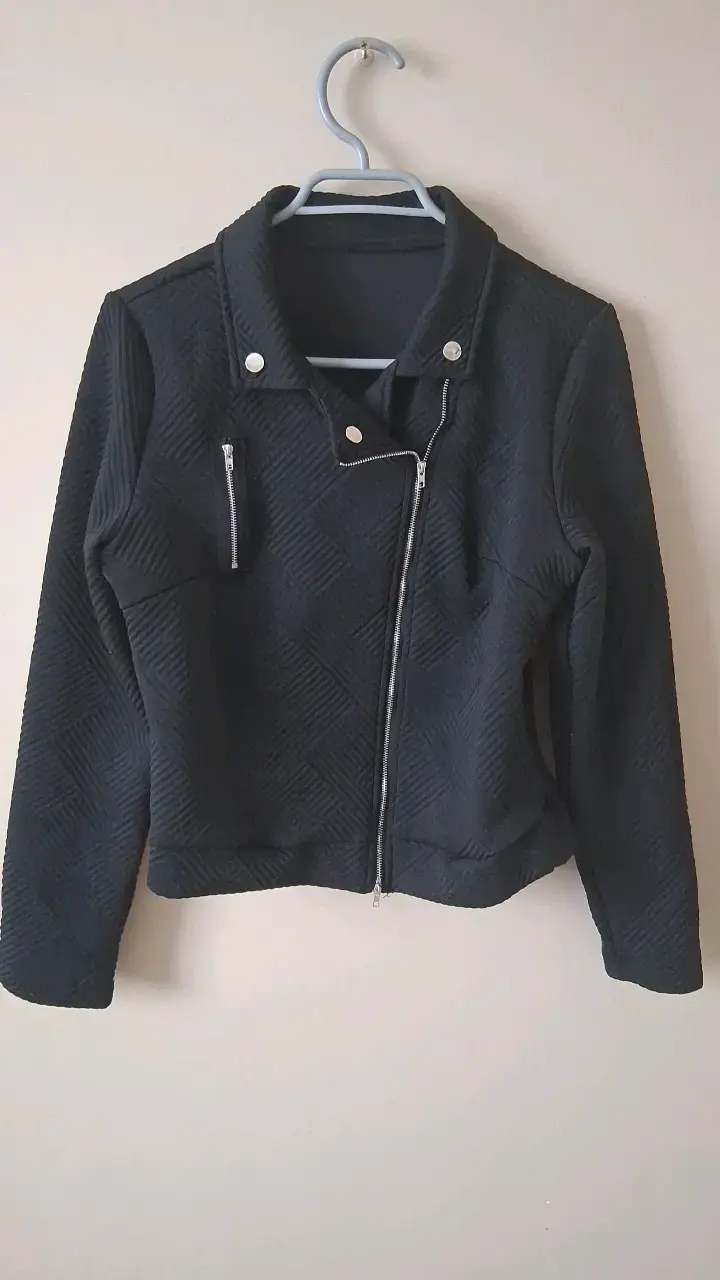 Chaqueta negra estilo biker Shein talla M - 1