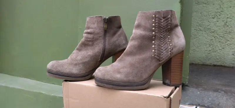 Botines de gamuza marrón con tacón alto - 1