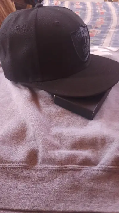 Gorra NEW ERA negra Raiders estilo snapback - miniatura 2