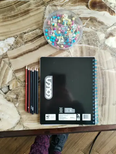 Cuaderno nuevo, mas 6 lápices mina - miniatura 2