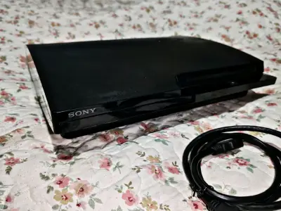 Consola PS3 con 60 juegos dos controles y cables - miniatura 6