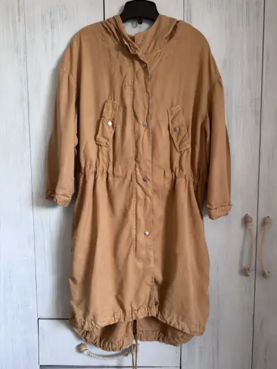 Parka ligera camel Mango con capucha - miniatura 1